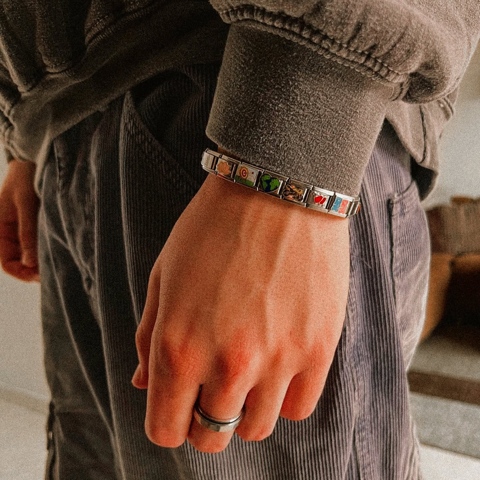 italian charm bracelet instructions for adding and removing charms